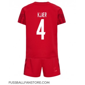 Dänemark Simon Kjaer #4 Replik Heimtrikot Kinder WM 2022 Kurzarm (+ Kurze Hosen)